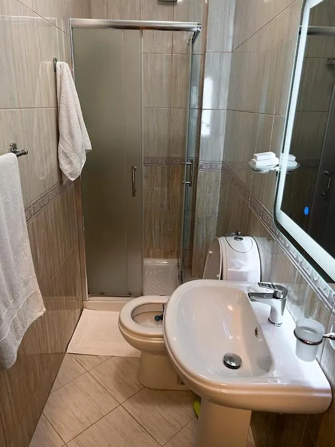 Hotel Eder Tirana 3*,