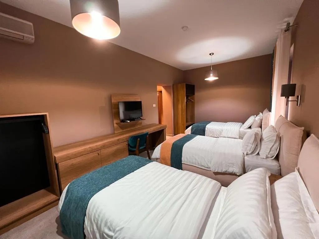 Hotel Eder Tirana 3*,
